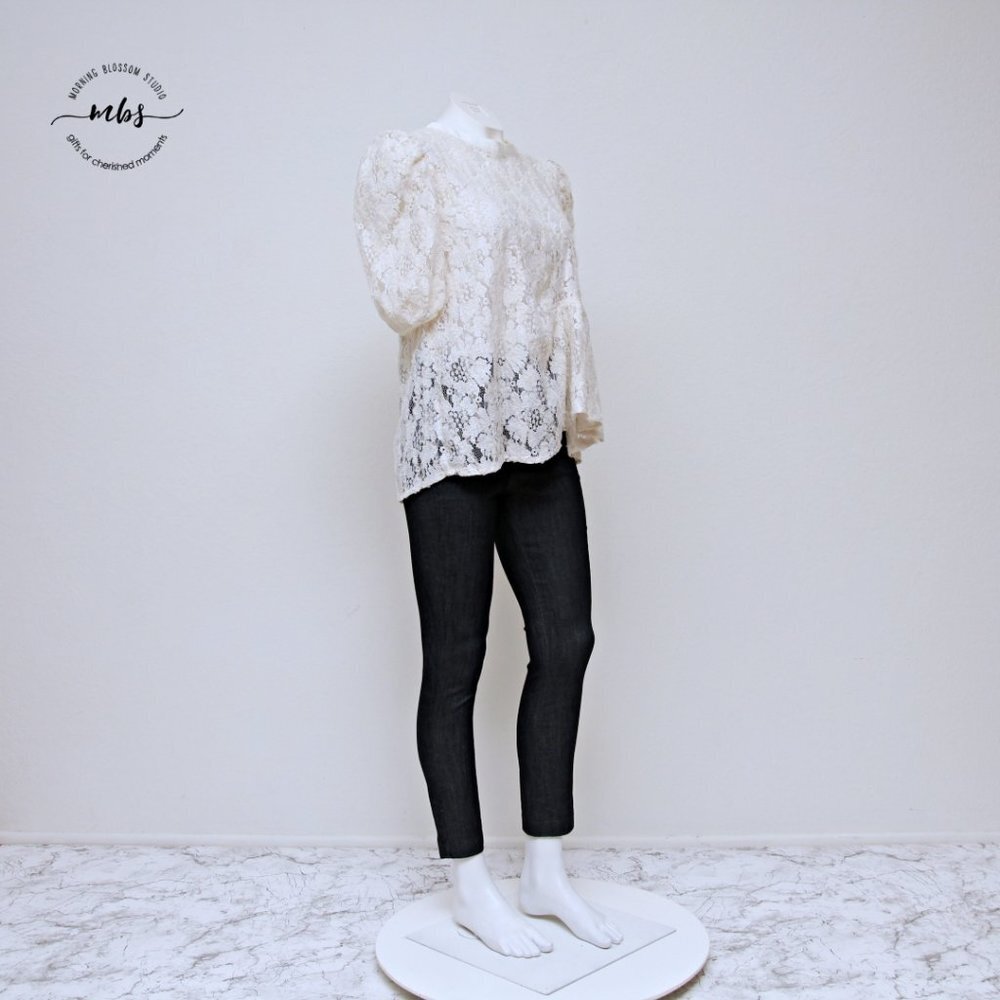 FM2050 Lace Crew Neck‎ Puffed Sleeve Asymmetrical Blouse